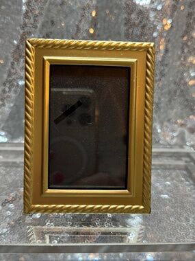 2x3 traditional gold frame